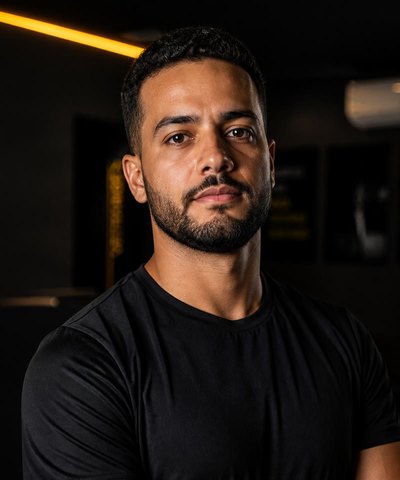 Retrato do professor de musculação e avaliação